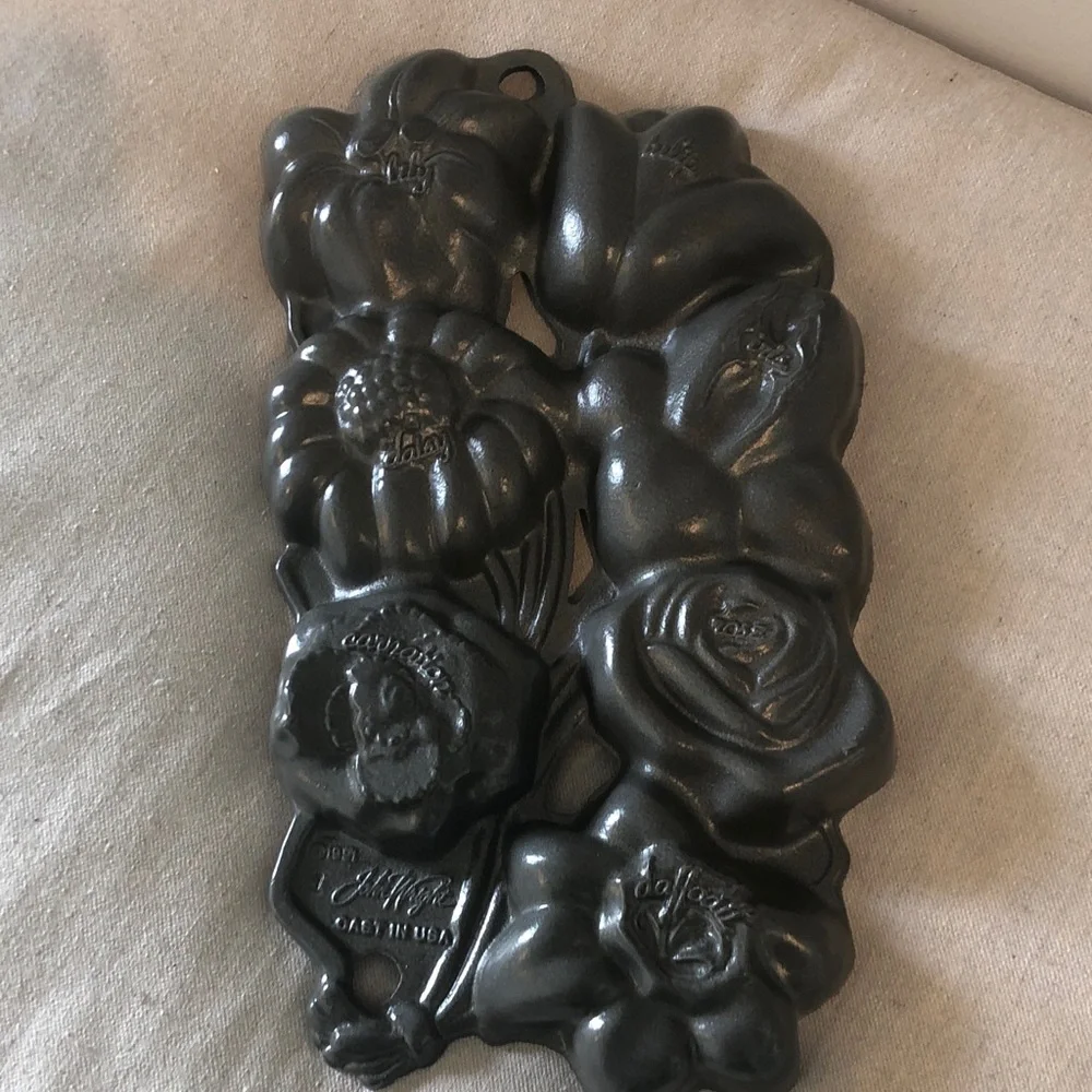 Vintage John Wright Cast Iron Flower Muffin Pan 1991 Bakeware 7 Molds Pls Read